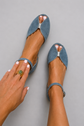 Olivia | Sandalias de efecto ante con ribete metalizado